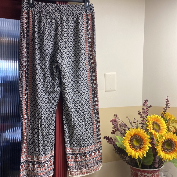 Lucy&Laurel Pretty Print Adjustable Waist Pants NeverUsed - Picture 6 of 14